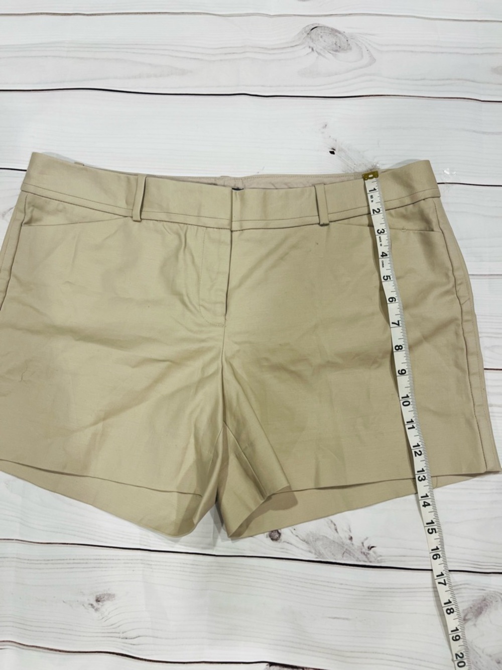 The Limited Khaki Lightweight Bermuda Shorts Sz 12 - Picture 5 of 9